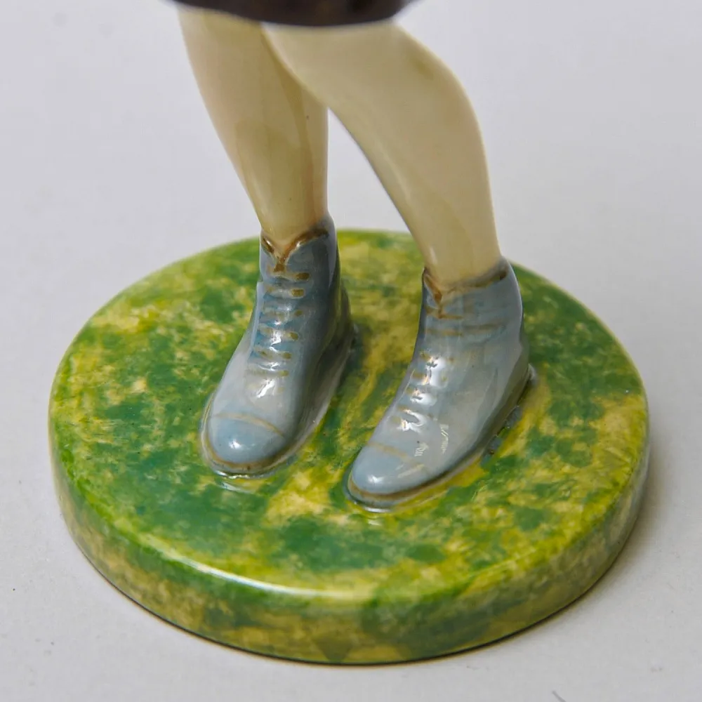 Авторская Коллекционная Фарфоровая Статуэтка «Школьница - Пионерка с учебником», Россия.