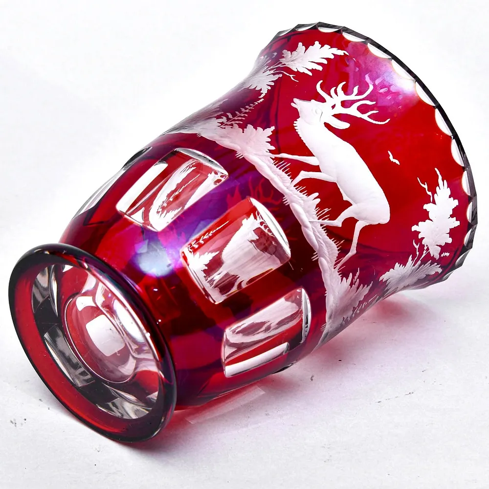 Винтажная Ваза «Охота» Рубиновый Хрусталь, Egermann, Богемия, Чехия, середина ХХ века.