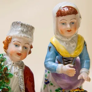 Фарфоровая статуэтка «Дети - Маленькие помощники» SP Dresden, Германия середина ХХ века.