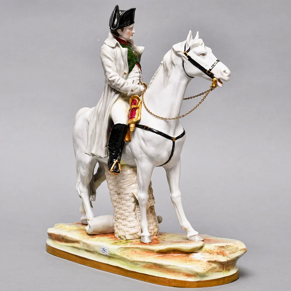 Редкая Коллекционная статуэтка «Наполеон Бонапарт на коне», Фарфор Scheibe - Alsbach Германия.