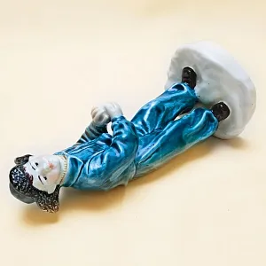 Коллекционная статуэтка «Мальчик со снежком», Фаянс ЗиК Конаково, СССР 50-е годы.