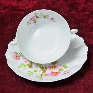 Две Фарфоровые Бульонные пары - Суповые Чашки из серии «Шиповник», Limoges Франция -1979 год.