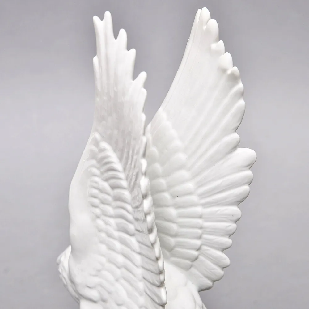 Коллекционная Фарфоровая Статуэтка «Птица. Орел с рыбой», Unterweisbach Германия, 1958 - 1976 годы. 