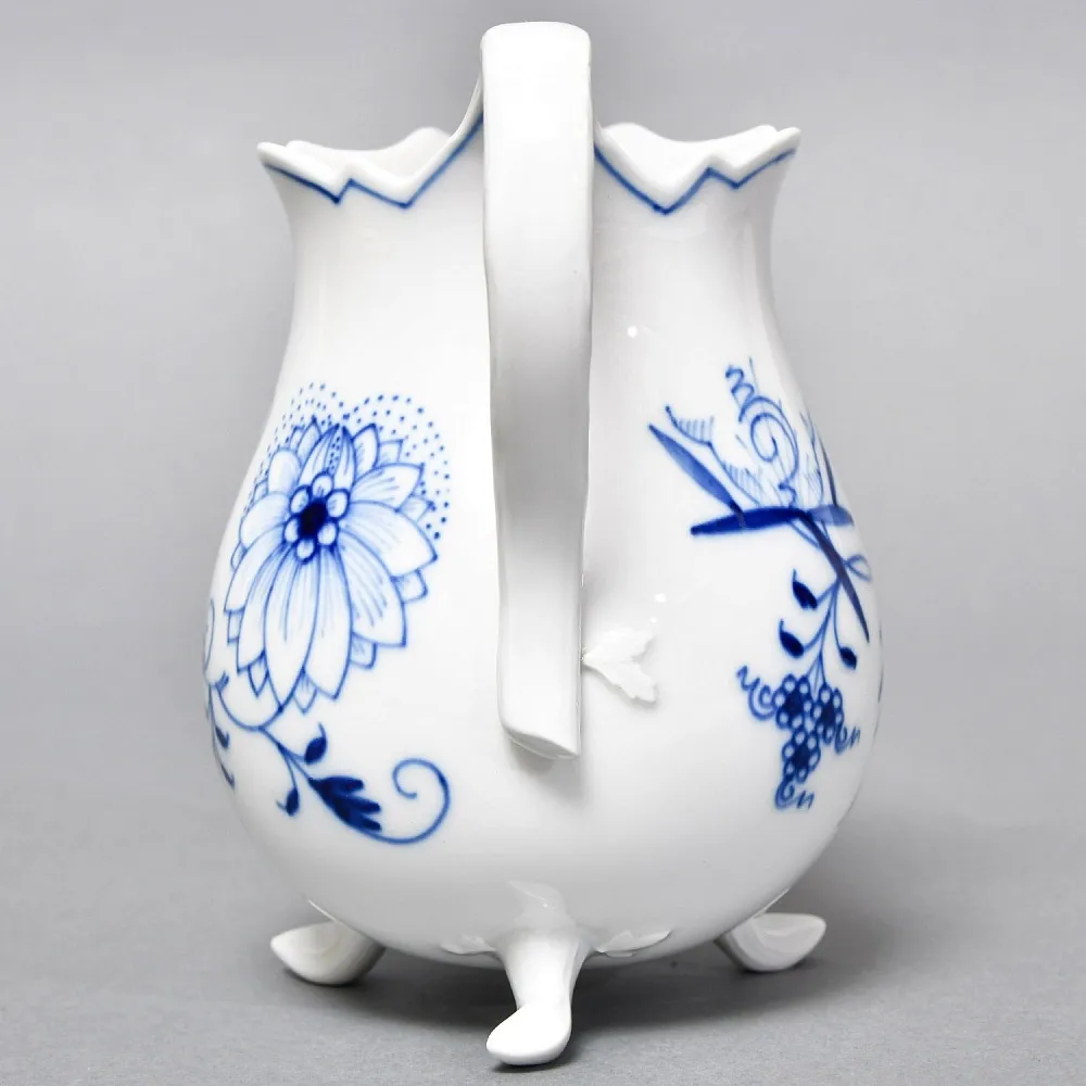 Фарфоровый молочник - сливочник на ножках «Луковый узор», MEISSEN Германия, середина ХХ века. 