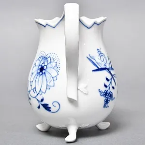 Фарфоровый молочник - сливочник на ножках «Луковый узор», MEISSEN Германия, середина ХХ века. 