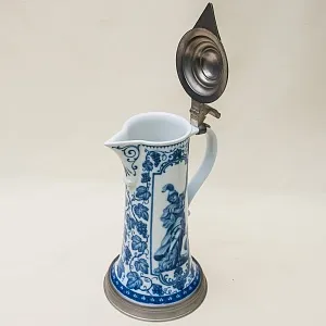 Оригинальный Фарфоровый Кувшин с крышкой «Легенда о Святом Георгии» -1 литр, KAISER Германия.