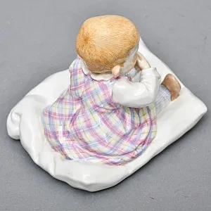 Коллекционная Фарфоровая статуэтка «Дети Хеншеля. Ребёнок, сидящий на подушке», Meissen Германия. 