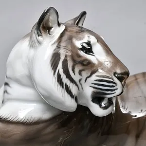 Большая! Авторская Фарфоровая статуэтка «Тигр с павлином», ROSENTHAL Германия, 1919 - 1934 годы. 