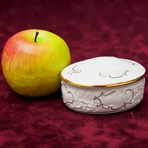 Фарфоровая Шкатулка - Бонбоньерка в стиле Рококо Furstenberg, Германия середина ХХ века.