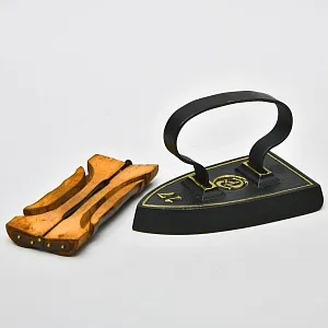 Редкость! Антикварный Чугунный Утюг №17 на подставке BRITISH Англия, конец ХIХ века.