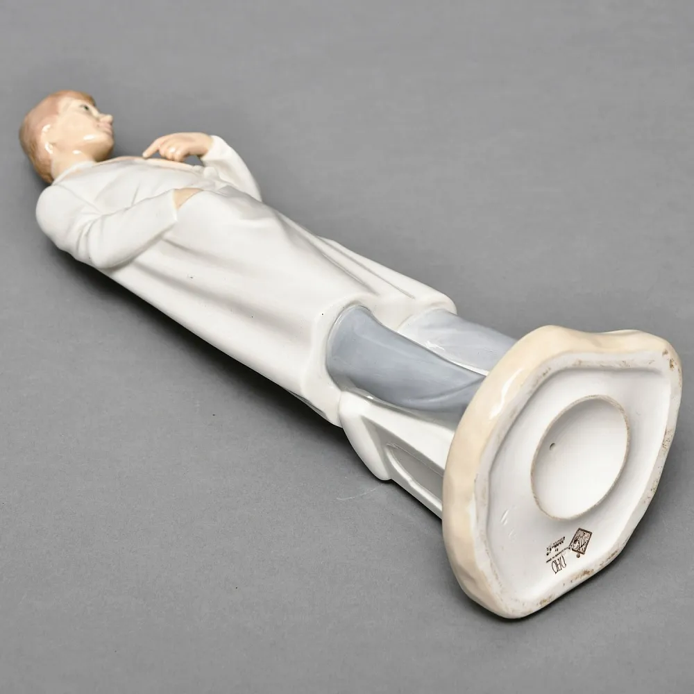 Коллекционная Фарфоровая статуэтка «Доктор. Мужчина Врач», NAO by Lladro Испания. 