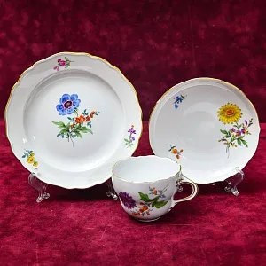 Чайная фарфоровая пара+Тарелка (Тройка) серии BLUME Фарфор MEISSEN / МЕЙСЕН Германия.