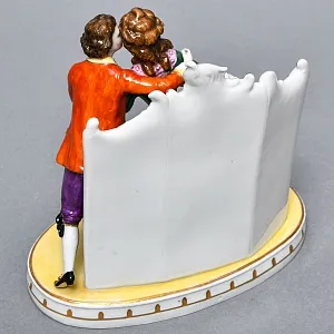 Коллекционная Фарфоровая статуэтка «Свидание за ширмой», Scheibe-Alsbach Германия, середина ХХ века. 