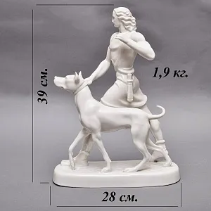 Антикварная Фаофоровая Статуэтка «Охотник с собакой», Wiener Porzellanmanufaktur Augarten, Австрия первая половина ХХ века.