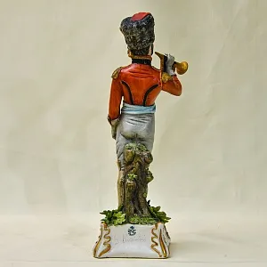 Коллекционная Фарфоровая статуэтка «Солдат. Гусар - горнист» из серии «Армия Наполеона», Capodimonte Италия.
