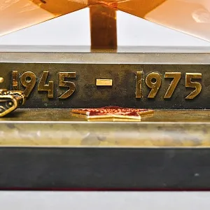 Памятные Кварцевые Настольные Часы «Звезда Победы - ХХХ лет» СССР - 1975 год. 