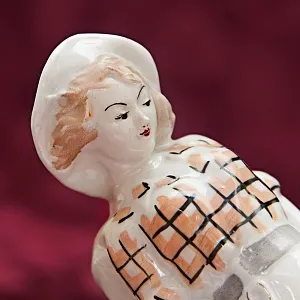 Фарфоровая Статуэтка «Девушка геолог» Барановский ФЗ - CCCР 50 -е годы ХХ века.