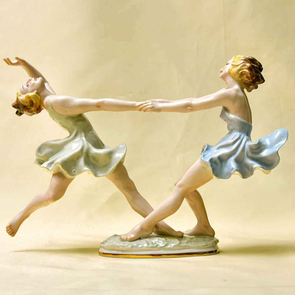 Авторская Коллекционная Статуэтка «ПОДРУГИ. ТАНЕЦ», фарфор Hutschenreuther, Германия 1955-1968 годы. 