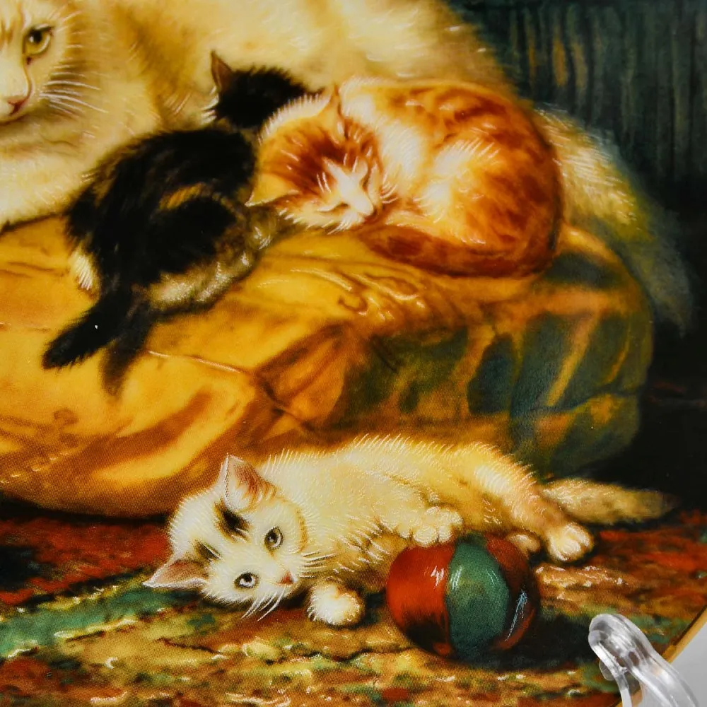 Коллекционная Фарфоровая тарелка «Кошка и котята - Дневные забавы», W.J.GEORGE США - 1991 год.