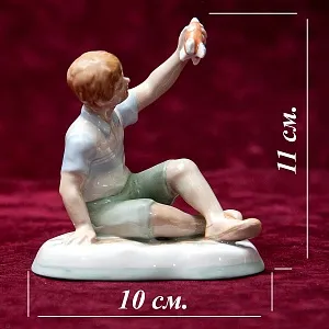 Авторская Коллекционная Фарфоровая Статуэтка «Мальчик с Ракетой», Дулёво Россия.