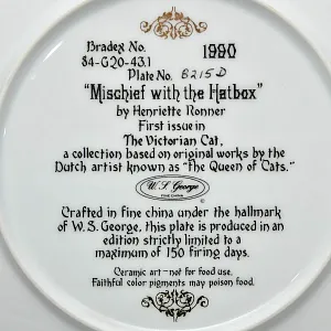 Коллекционная Фарфоровая тарелка «Кошка - котята - Игра со шляпной коробкой», W.J.GEORGE США - 1990 год.