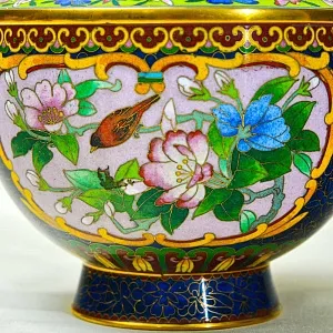 Редкость! Парные Вазы «Птицы в цветущем саду» в технике «Клуазоне» Китай начало ХХ века.