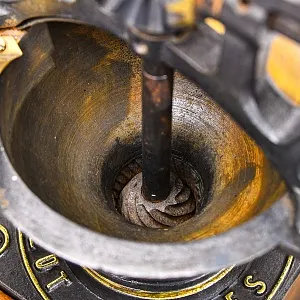 Большая Антикварная Чугунная Ручная Механическая Кофемолка - Мельница PEUGEOT, Франция начало ХХ века.