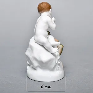  Антикварная Фарфоровая статуэтка «Мальчик и лягушка», ROSENTHAL Германия, 1919 - 1935 годы.