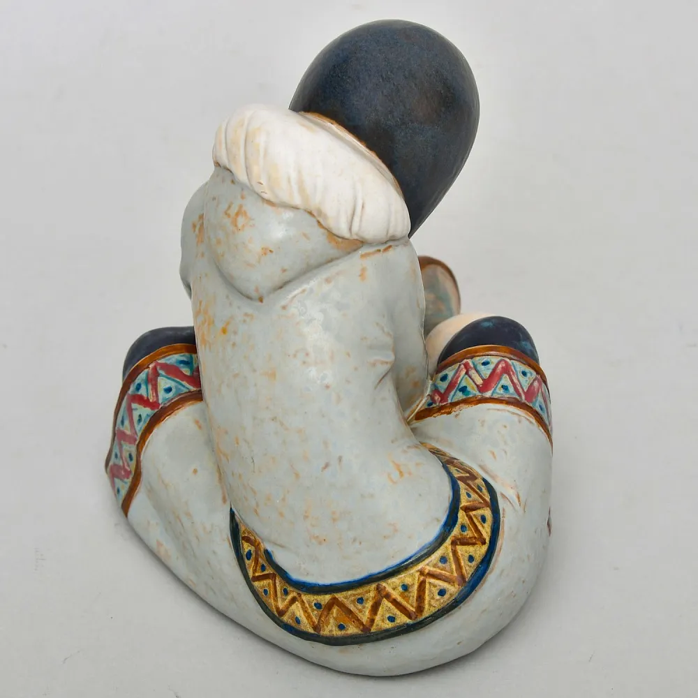 Фарфоровая Статуэтка  «Эскимос девочка - замерзла», Грес Lladro, Испания - 1985 год.