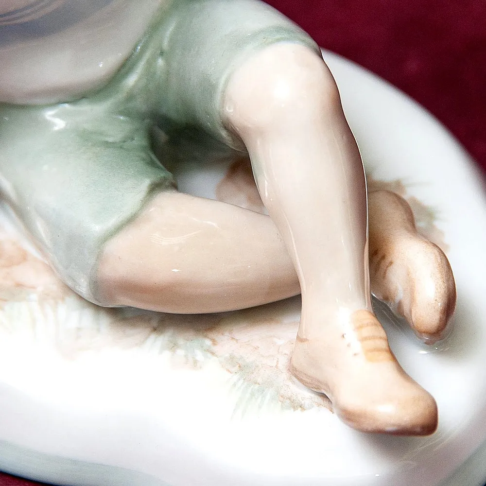 Авторская Коллекционная Фарфоровая Статуэтка «Мальчик с Ракетой», Дулёво Россия.