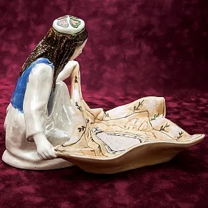 Коллекционная статуэтка - мелочевница «Узбечка с ковром», Фаянс ЗиК Конаково СССР, 1952 - 1962 годы. 