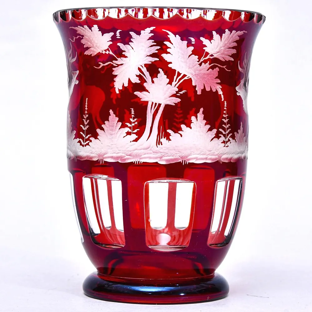 Винтажная Ваза «Охота» Рубиновый Хрусталь, Egermann, Богемия, Чехия, середина ХХ века.