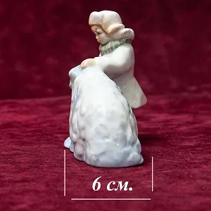 Авторская Коллекционная Фарфоровая Статуэтка «Мальчик и Снежный Медведь», Дулёво Россия.