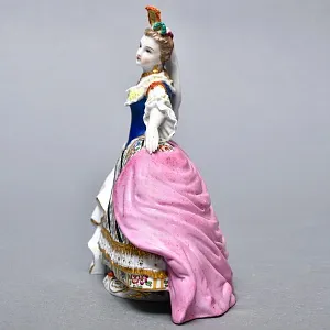 Антикварная статуэтка «Дама - Королевский прием», Фарфор SITZENDORF Германия, 1884 - 1902 годы.