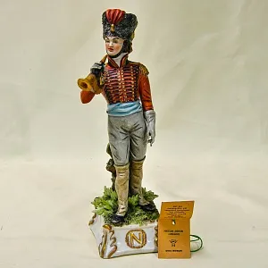 Коллекционная Фарфоровая статуэтка «Солдат. Гусар - горнист» из серии «Армия Наполеона», Capodimonte Италия.