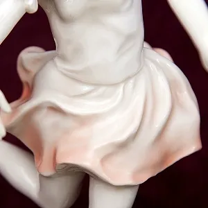 Фарфоровая Статуэтка «Майский Танец», Hutschenreuther, Германия -1955-1968 годы.