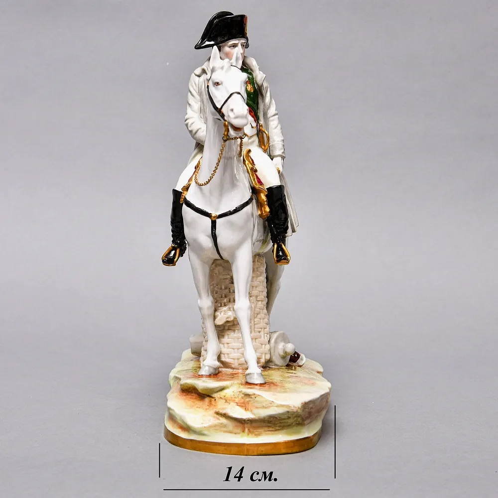 Редкая Коллекционная статуэтка «Наполеон Бонапарт на коне», Фарфор Scheibe - Alsbach Германия.