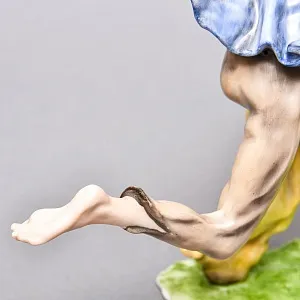 Коллекционная Фарфоровая статуэтка «Ловец гусей. Мальчик и гуси», KAISER Германия, 1979 - 1990 годы. 