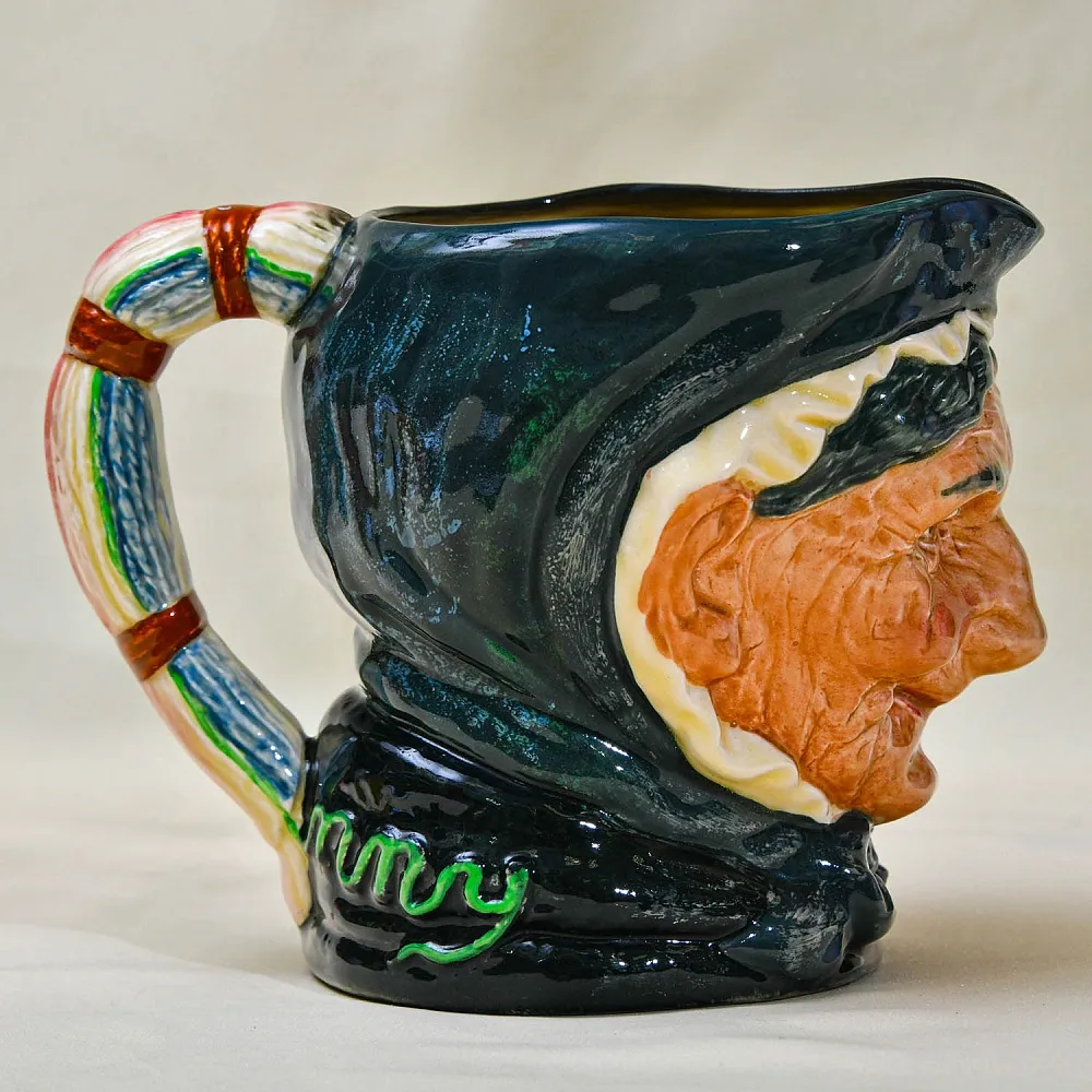 Авторский Фарфоровый Кувшин «Бабушка», Royal Doulton Англия, 1941 - 1955 годы.