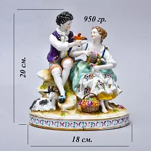 Антикварная Фарфоровая статуэтка «СВИДАНИЕ. ПТИЦА В РУКЕ», Aelteste Volkstedter Германия.