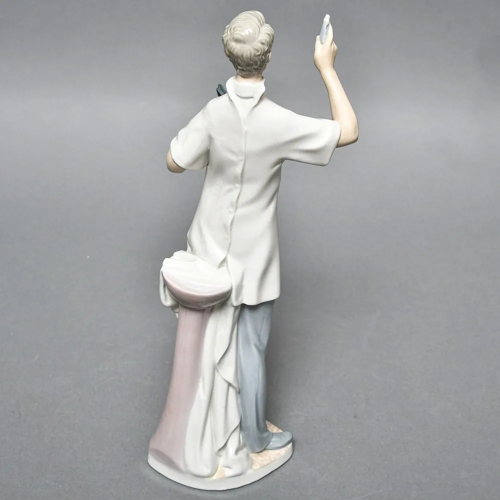  Коллекционная Фарфоровая статуэтка «Врач - Стоматолог», Lladro Испания, 1977 год.