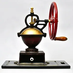 Большая Антикварная Чугунная Ручная Механическая Кофемолка ELMA, Франция начало ХХ века.