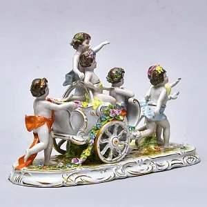 Коллекционная Фарфоровая статуэтка «ПУТТИ - Триумфаторы», Scheibe-Alsbach Германия.