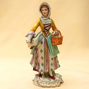 Редкость!!! Фарфоровая Статуэтка «Девушка с гусем» Н-23,5см. SITZENDORF  Германия