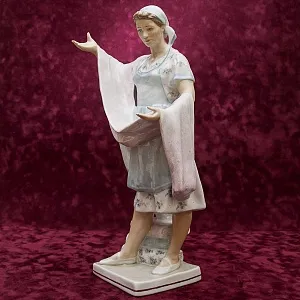 Редкая! Большая Авторская Фарфоровая статуэтка «ТКАЧИХА», Россия ДФЗ - Дулево. 