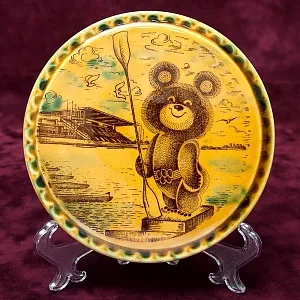 Редкость! Декоративная Плакетка «ОЛИМПИЙСКИЙ МИШКА - Гребля»  ЗиК Конаково СССР -1980 год.