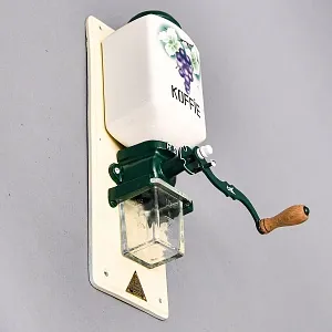 Старинная Настенная Ручная Механическая Кофемолка «Виноградная Гроздь», Голландия.