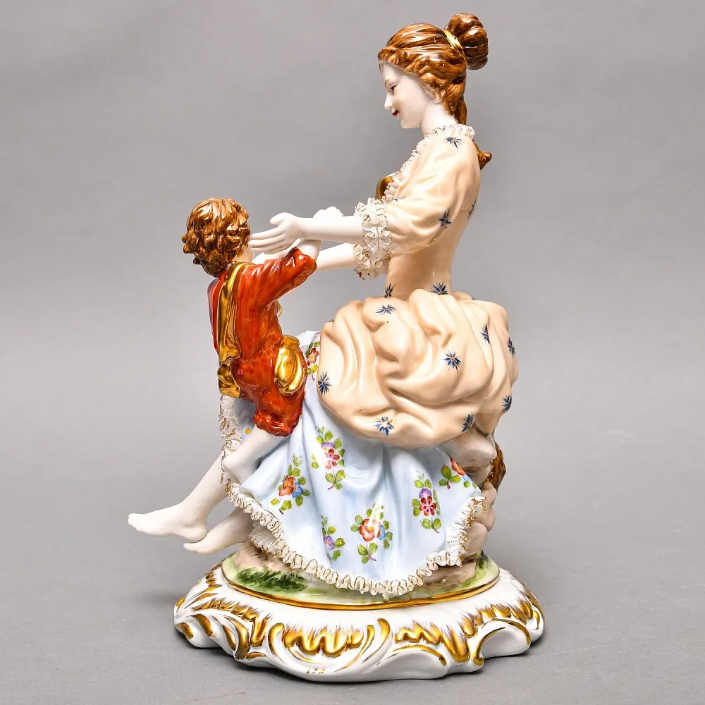 Коллекционная Фарфоровая Статуэтка «Материнство. Мать и Дитя», SANDIZELL PORCELAIN Германия.
