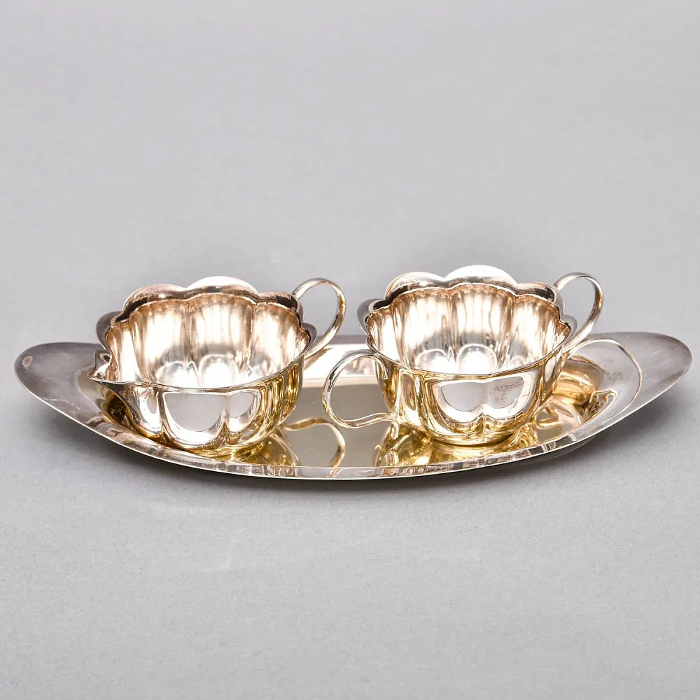 Винтажный Набор из 3х предметов - Сахарница и молочник на подносе, Англия - середина ХХ века.