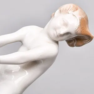 Редкость! Антикварная Фарфоровая статуэтка «Мальчик на тукане», ROSENTHAL Германия - 1919 год.